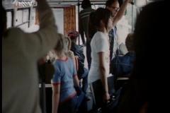 Neohlížej se za námi jde kůn